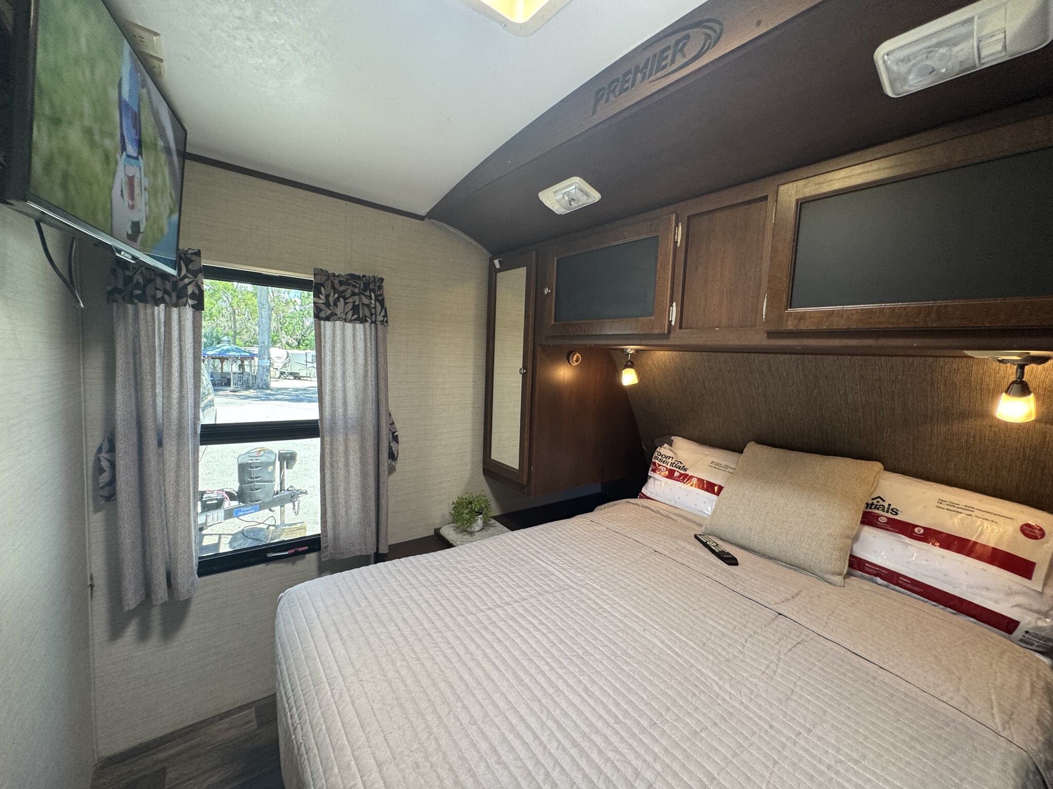 2015 Keystone Bullet Premier Ultra Light 30RIPR, $ 18,999