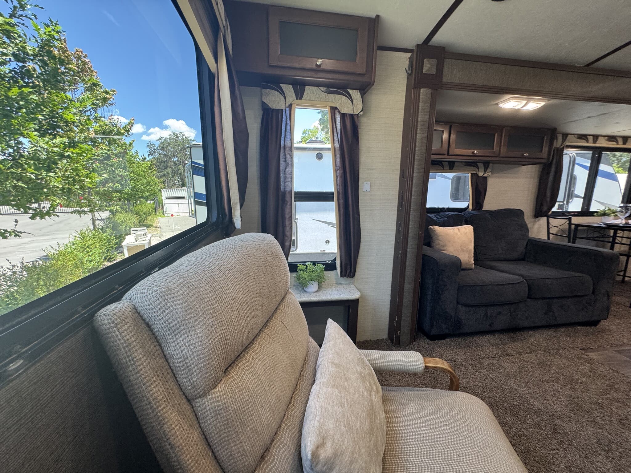 2015 Keystone Bullet Premier Ultra Light 30RIPR, $ 18,999