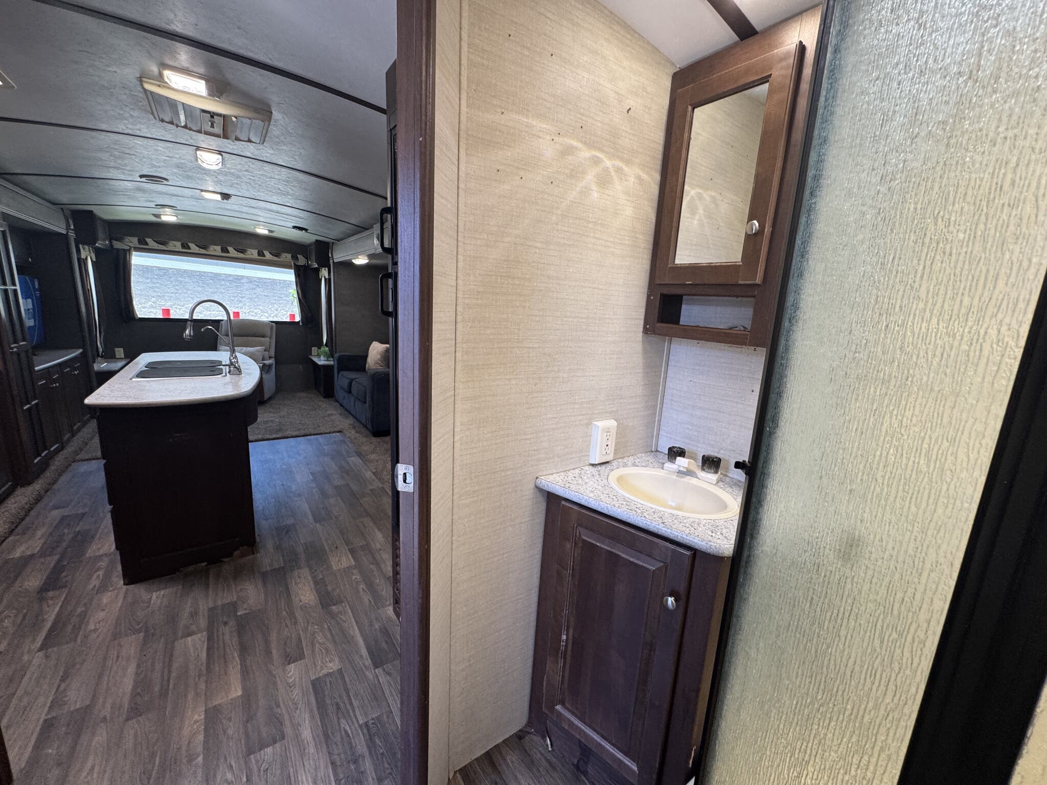 2015 Keystone Bullet Premier Ultra Light 30RIPR, $ 18,999