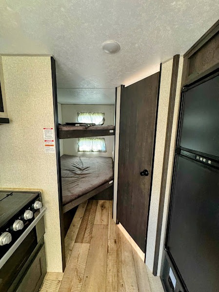 2022 KZ Sportsmen SE 231BHKSE, $ 18,999