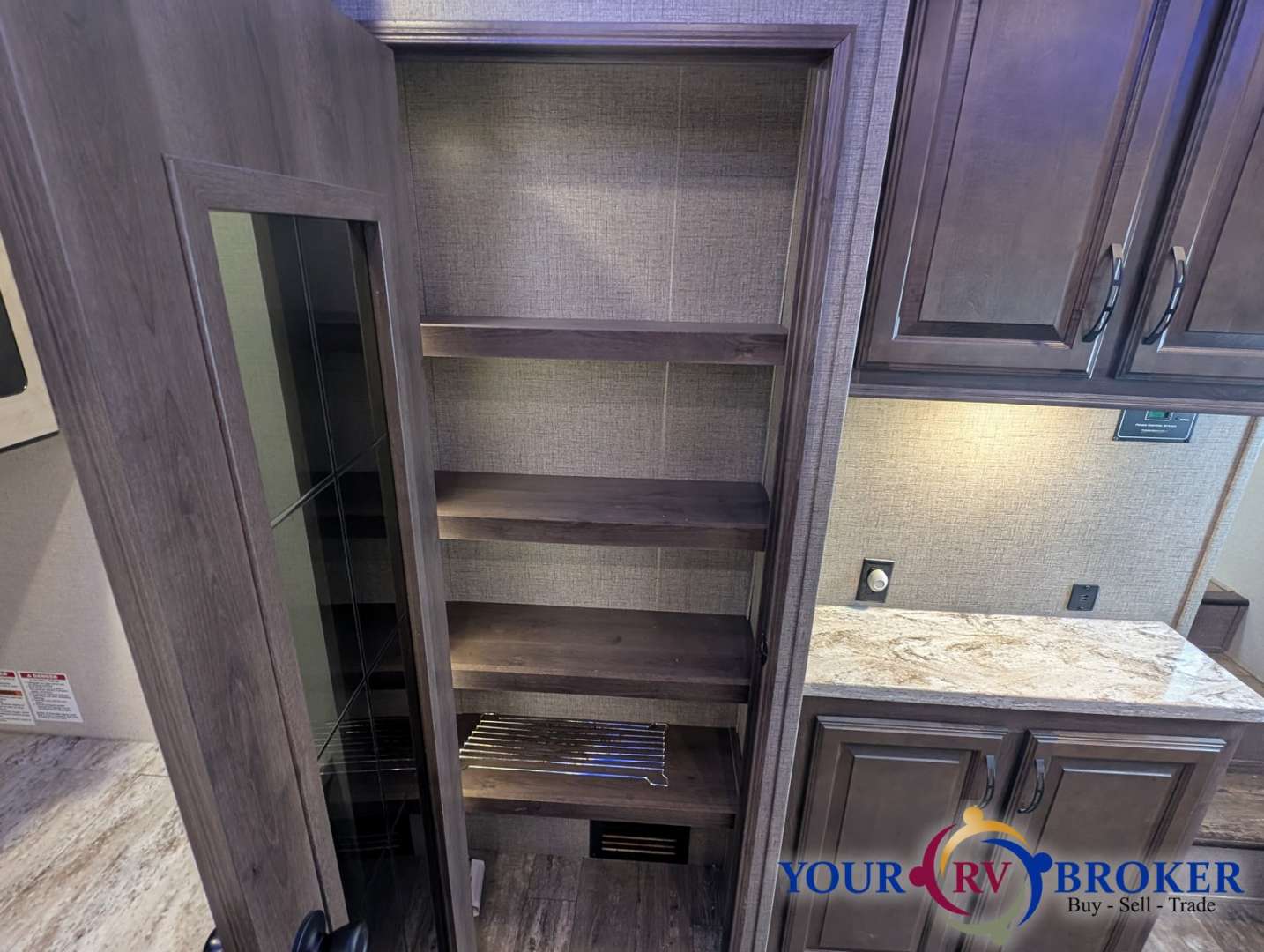 2018 KZ Venom 4111TK, $ 49,900