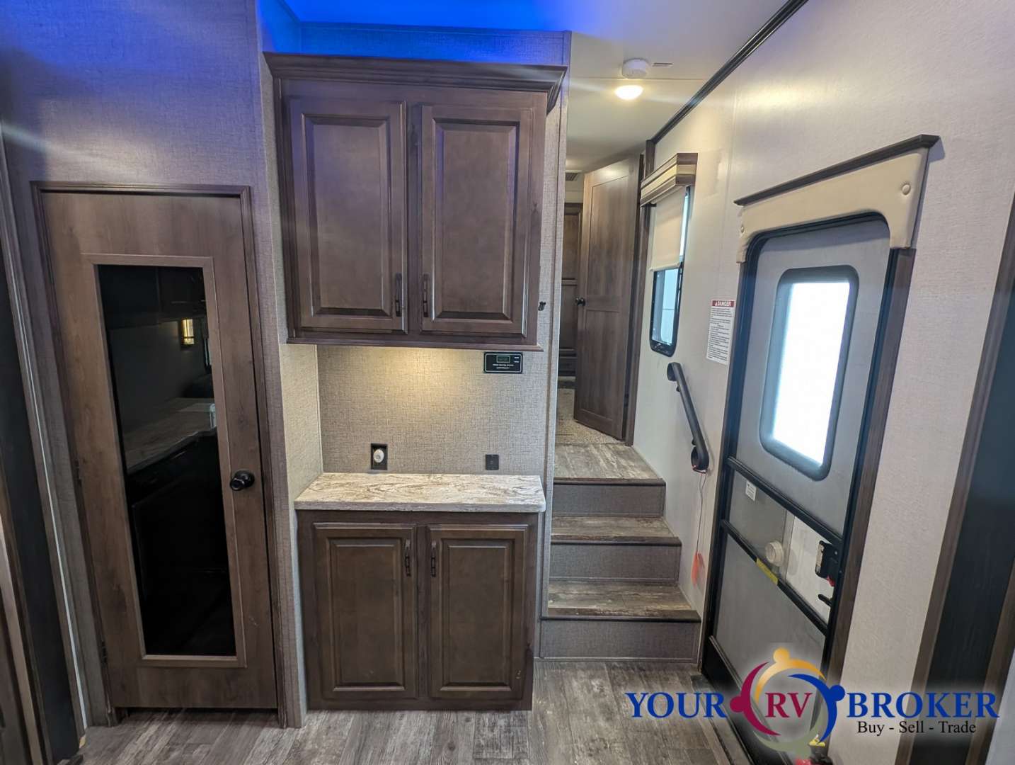 2018 KZ Venom 4111TK, $ 49,900