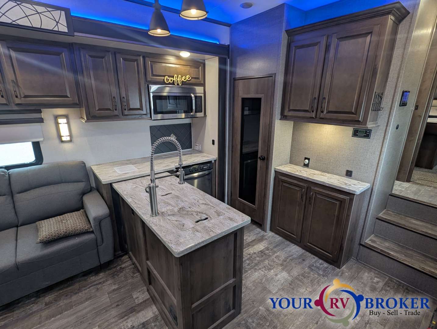 2018 KZ Venom 4111TK, $ 49,900