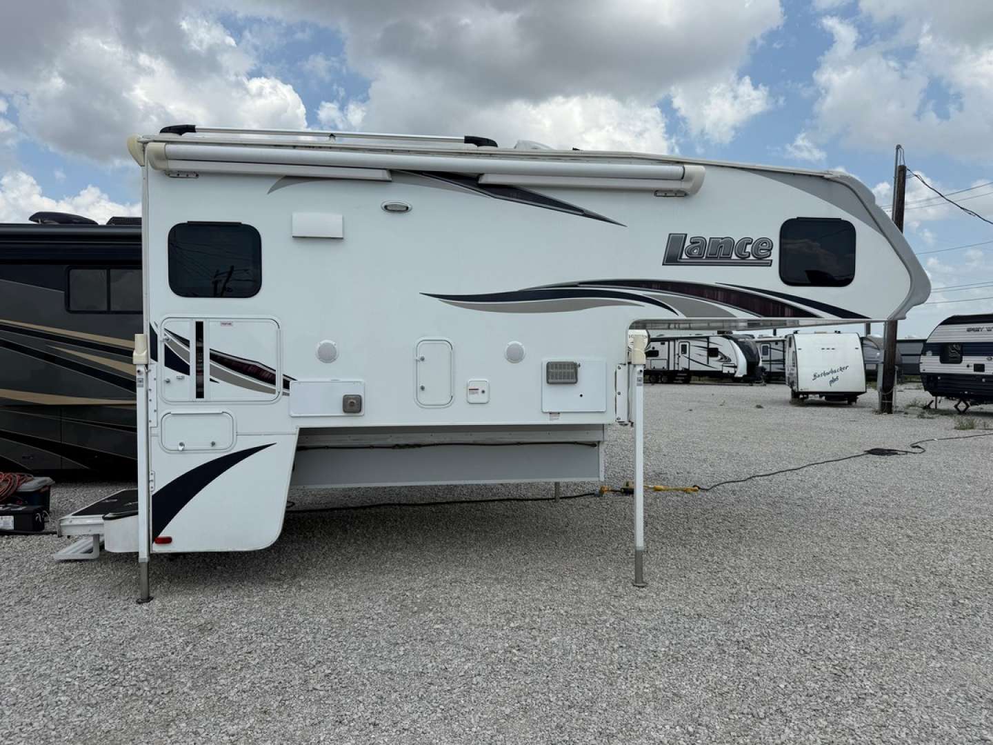 2019 Lance Truck Camper Long Bed 975, $ 39,900