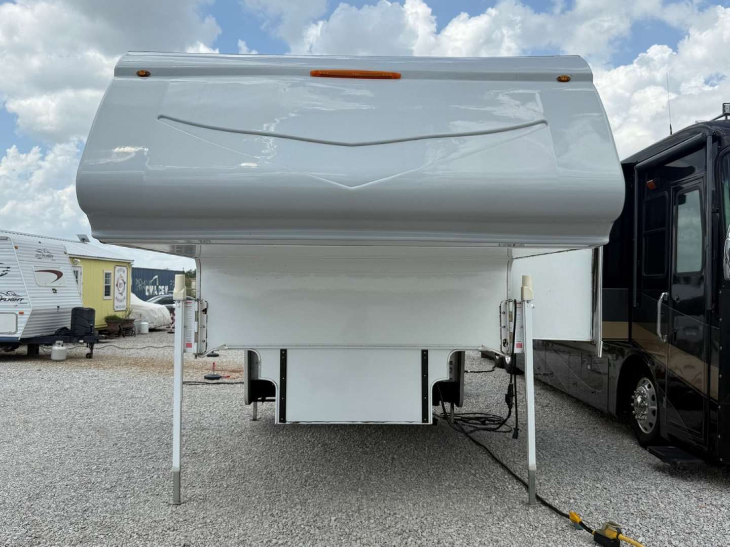 2019 Lance Truck Camper Long Bed 975, $ 39,900