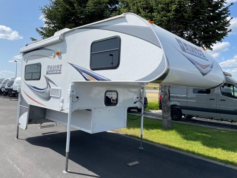 2010 Lance 950, $ 29,990