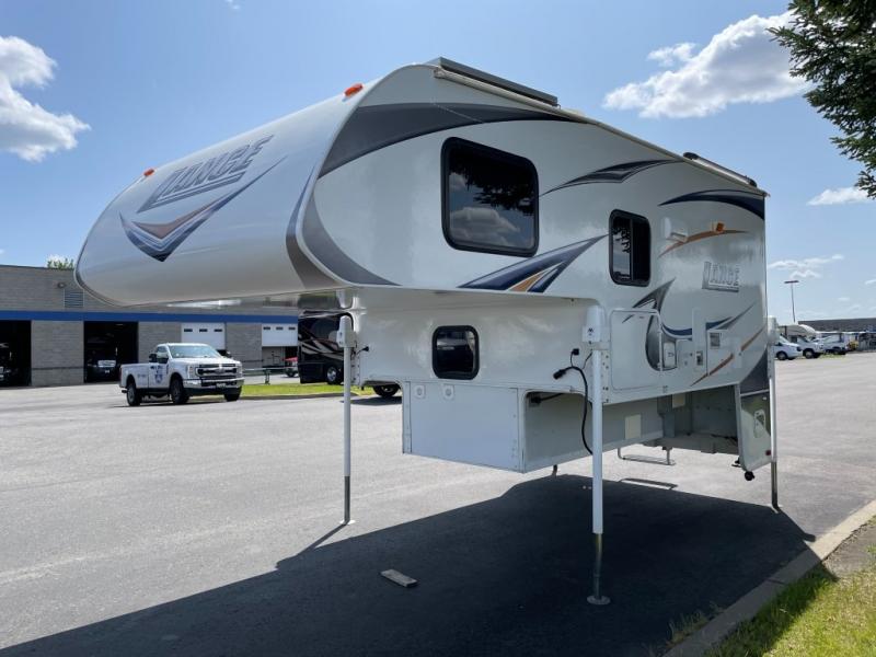 2010 Lance 950, $ 29,990