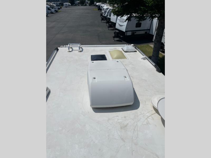 2010 Lance 950, $ 29,990