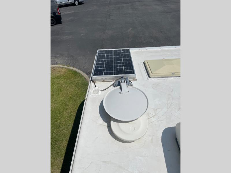 2010 Lance 950, $ 29,990