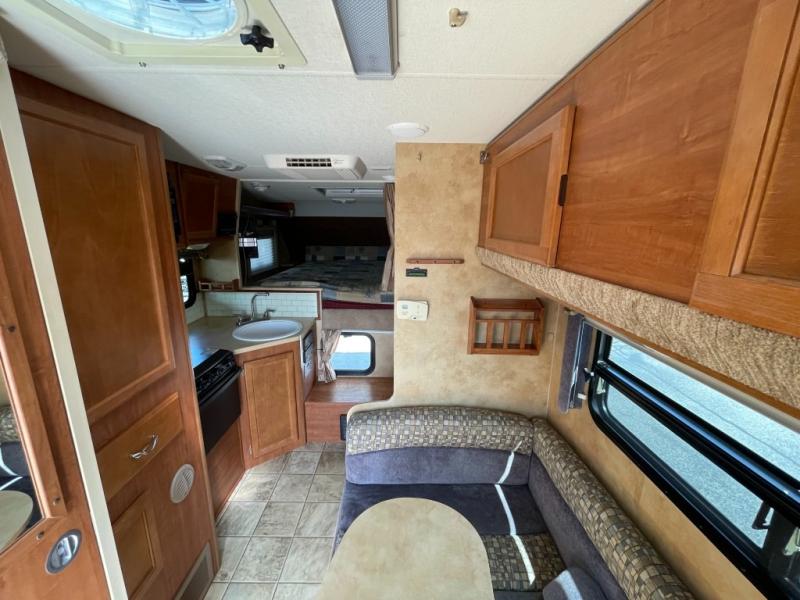 2010 Lance 950, $ 29,990
