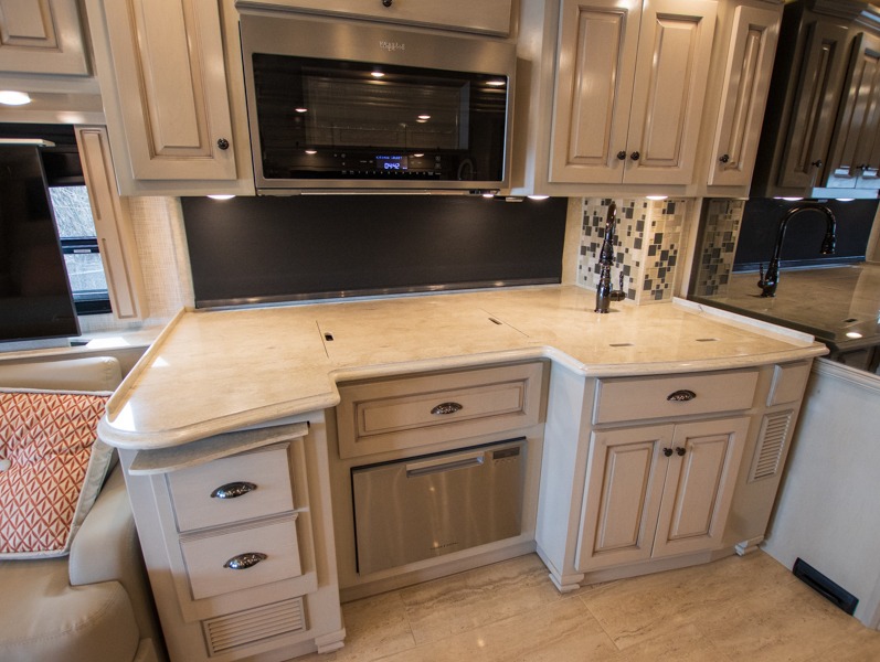 2022 Newmar Dutch Star 4081, $ 0