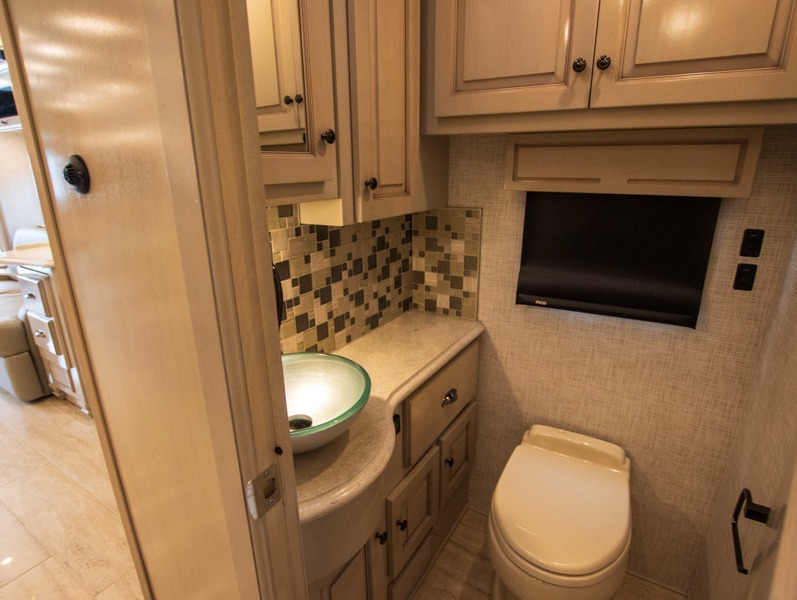 2022 Newmar Dutch Star 4081, $ 0