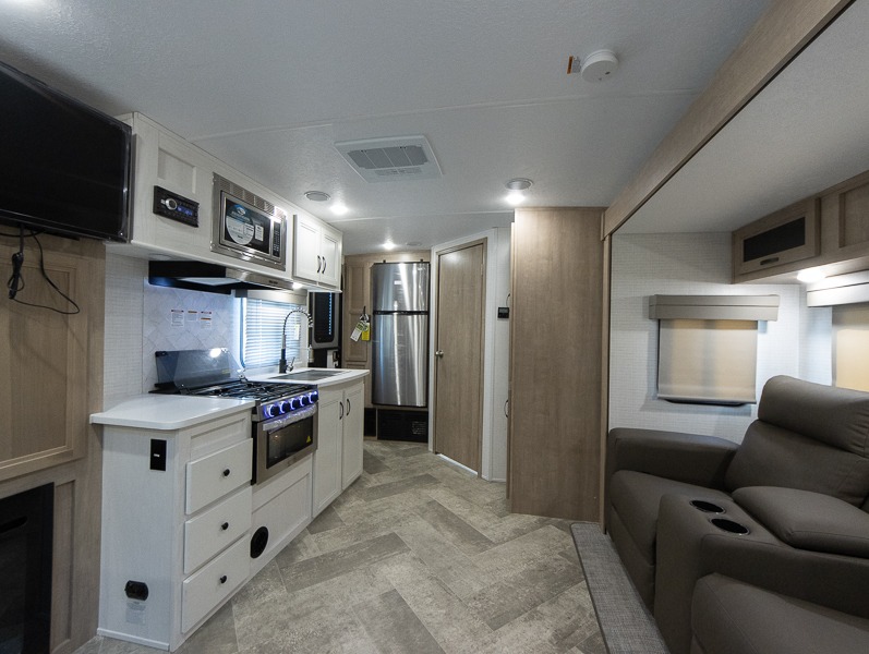 2023 Palomino SolAire Ultra Lite 208 SS, $ 24,990