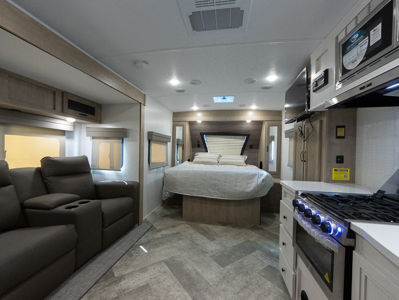 2023 Palomino SolAire Ultra Lite 208 SS, $ 24,990