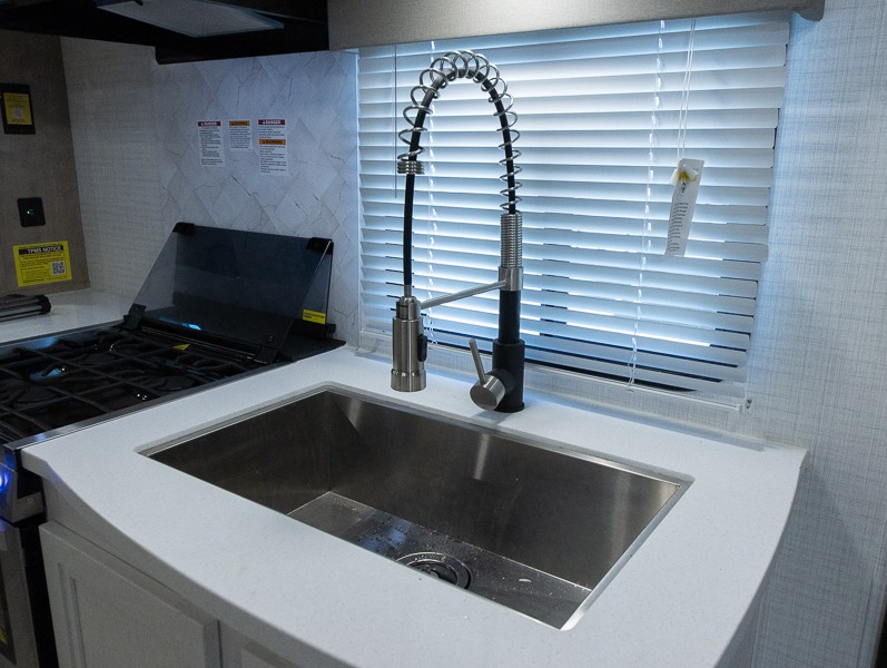 2023 Palomino SolAire Ultra Lite 208 SS, $ 24,990