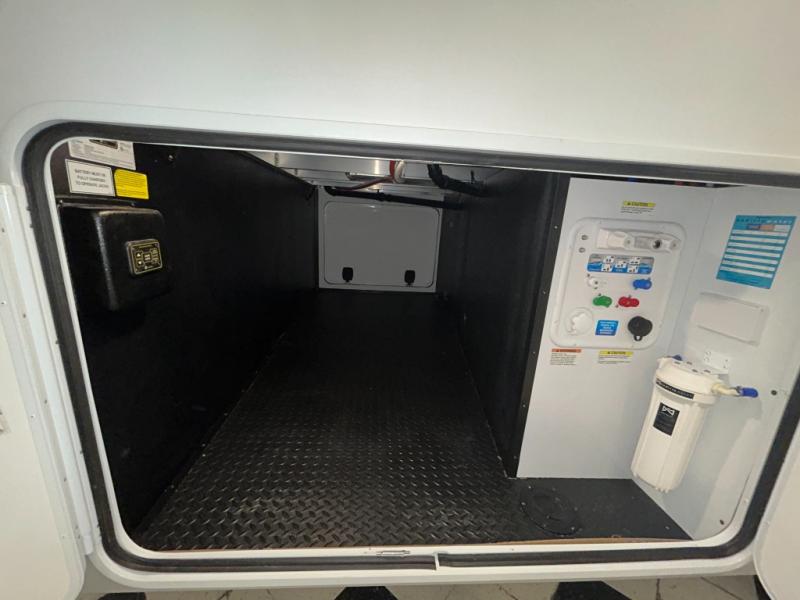 2022 Palomino Columbus C-Series 379MBC, $ 75,990