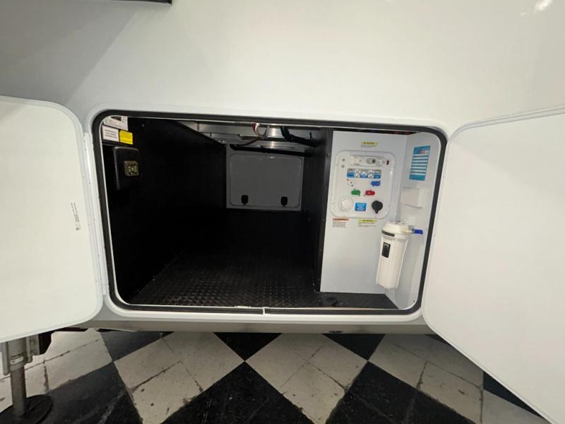 2022 Palomino Columbus C-Series 379MBC, $ 75,990