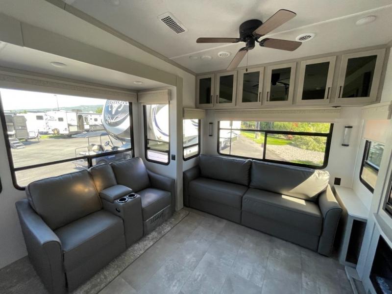 2022 Palomino Columbus C-Series 299RLC, $ 69,990