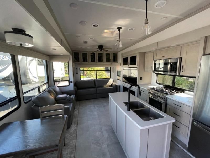 2022 Palomino Columbus C-Series 299RLC, $ 69,990