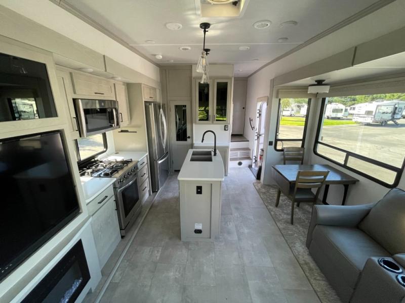 2022 Palomino Columbus C-Series 299RLC, $ 69,990