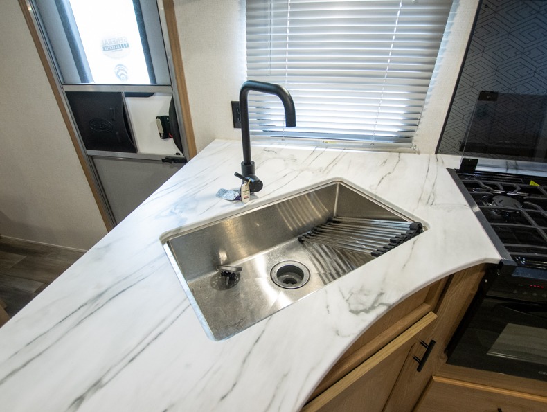 2022 Prime Time Manufacturing Avenger 24BHS, $ 0