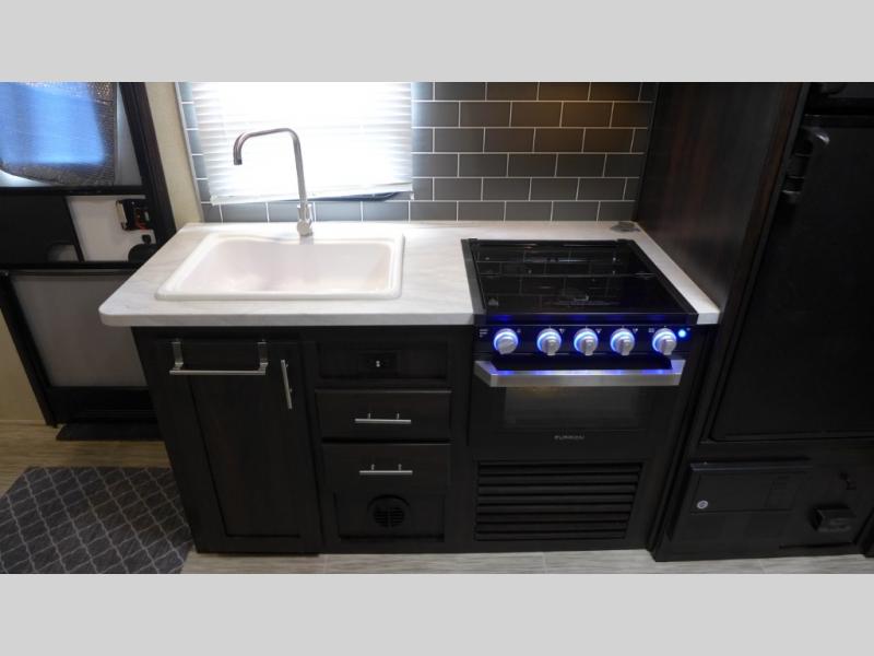 2020 Prime Time Manufacturing Tracer Breeze 25RBS, $ 0