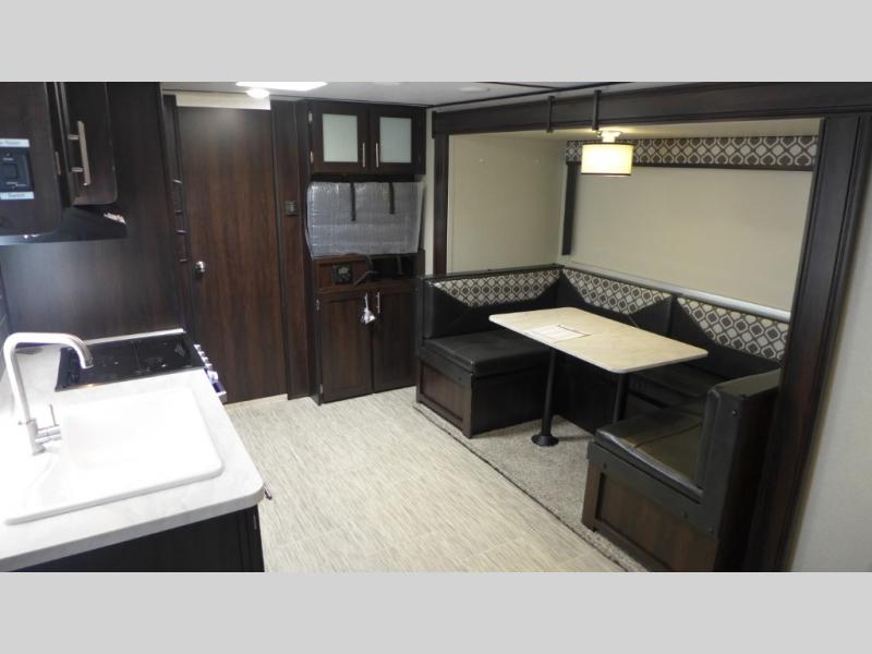 2020 Prime Time Manufacturing Tracer Breeze 25RBS, $ 0