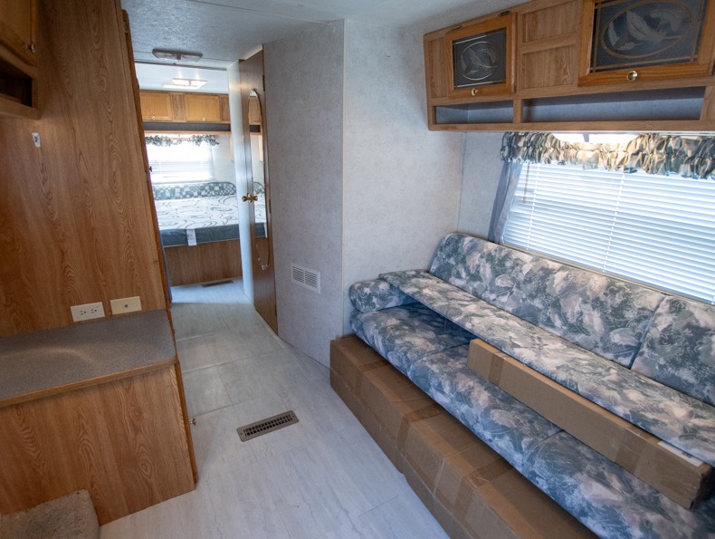 2002 R-Vision Trail Lite 8301, $ 0