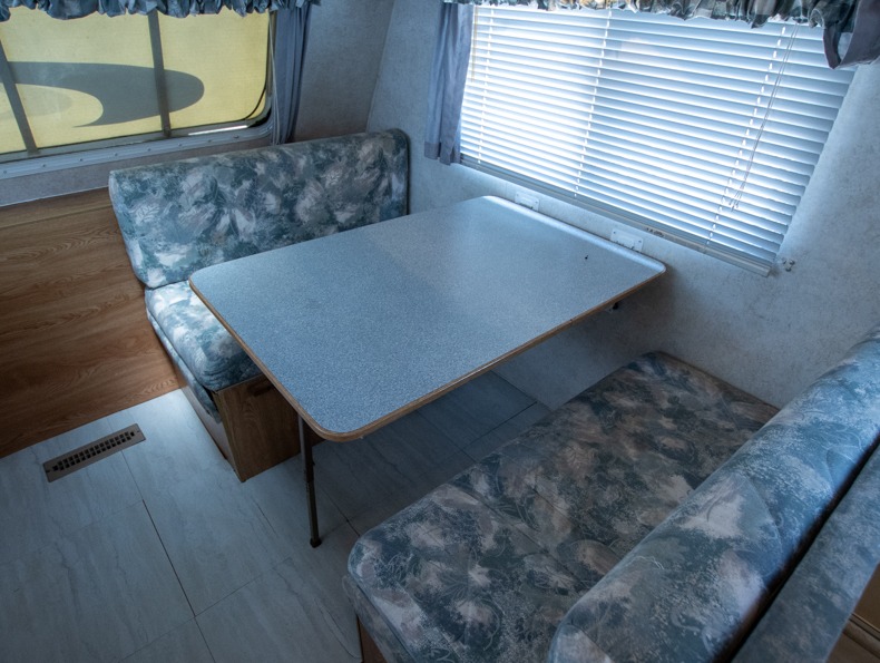 2002 R-Vision Trail Lite 8301, $ 0