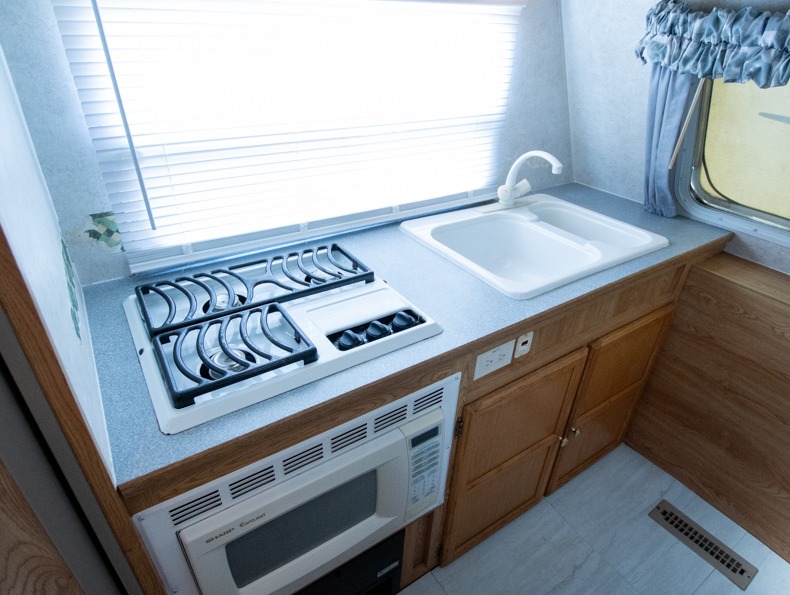 2002 R-Vision Trail Lite 8301, $ 0