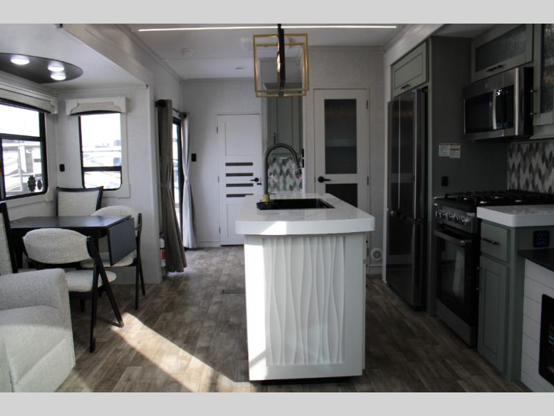 2025 Redwood Regency 3721FDB, $ 0