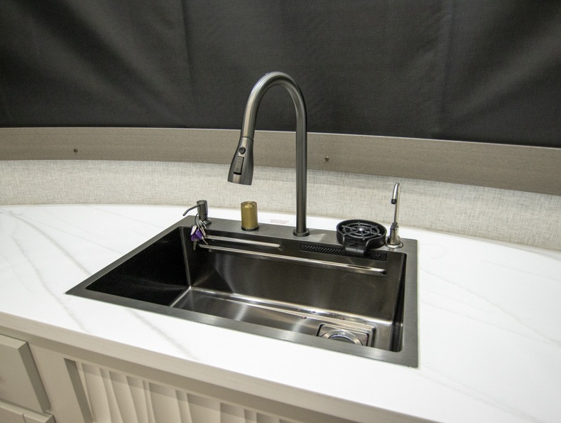 2025 Redwood Regency 3881FKL, $ 0