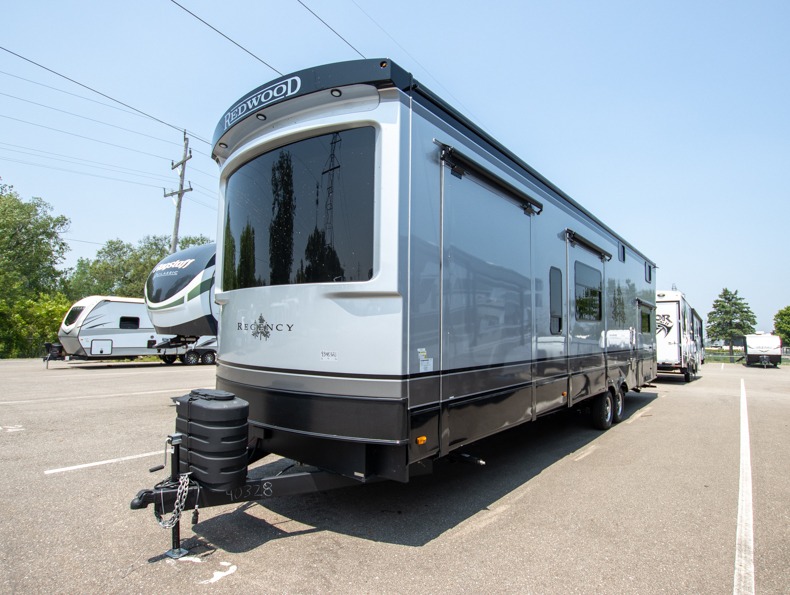 2025 Redwood Regency 3881FKL, $ 0