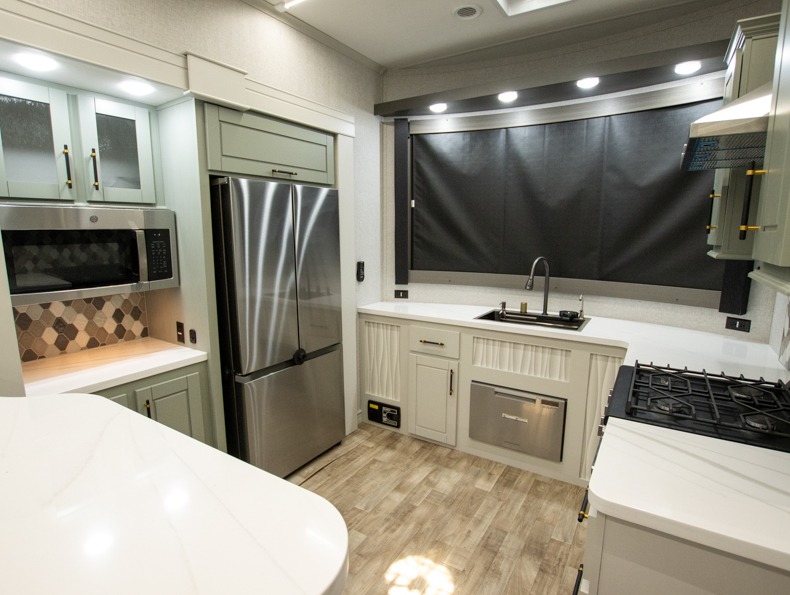 2025 Redwood Regency 3881FKL, $ 0