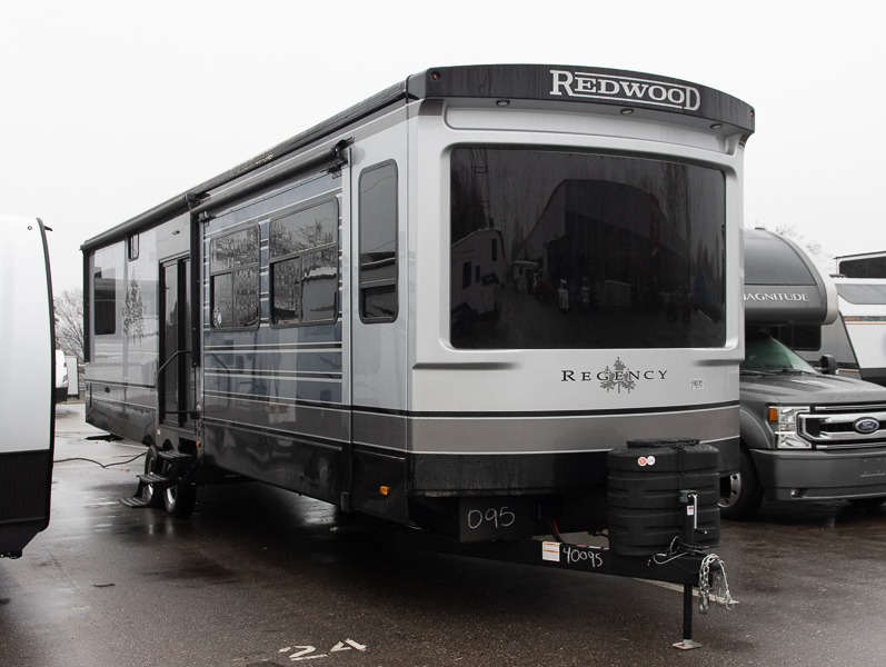 2025 Redwood Regency 3721FDB, $ 0