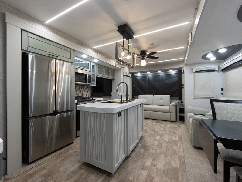 2025 Redwood Regency 3721FDB, $ 0