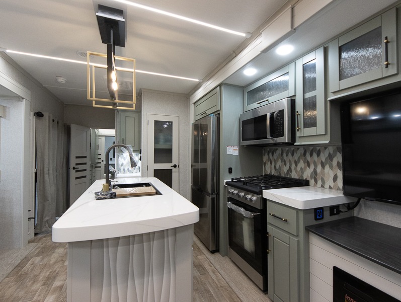 2025 Redwood Regency 3721FDB, $ 0