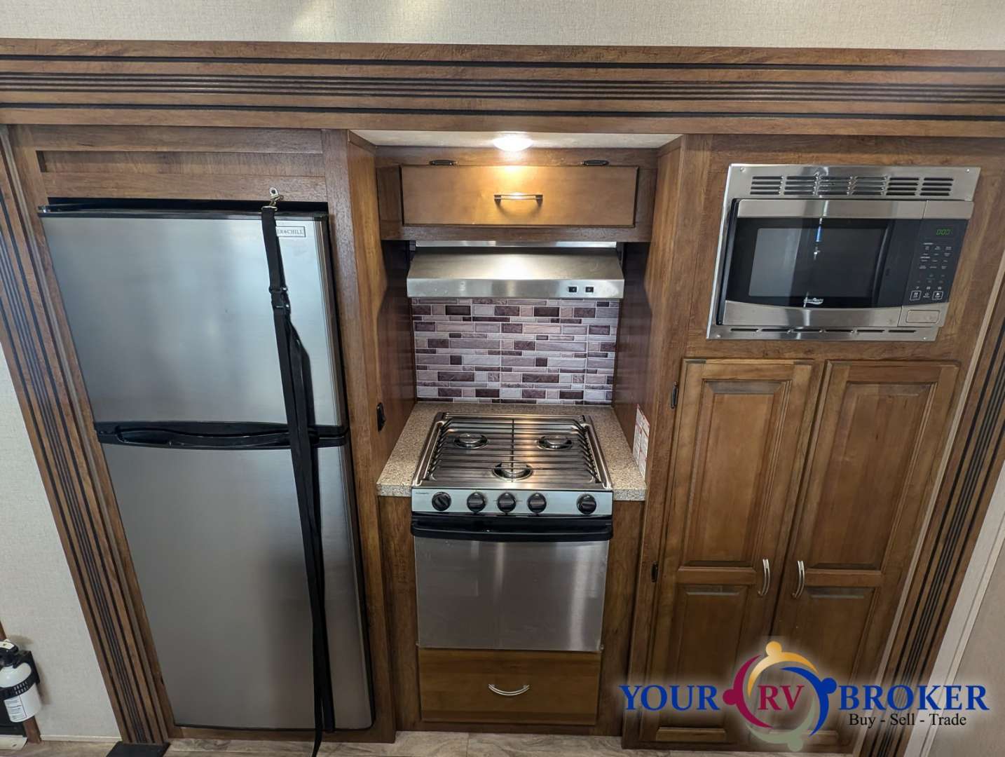 2019 Shasta Phoenix Lite 29BH, $ 31,900