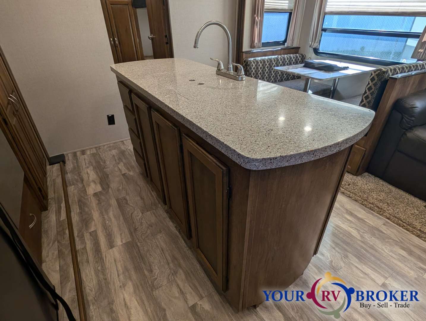 2019 Shasta Phoenix Lite 29BH, $ 31,900