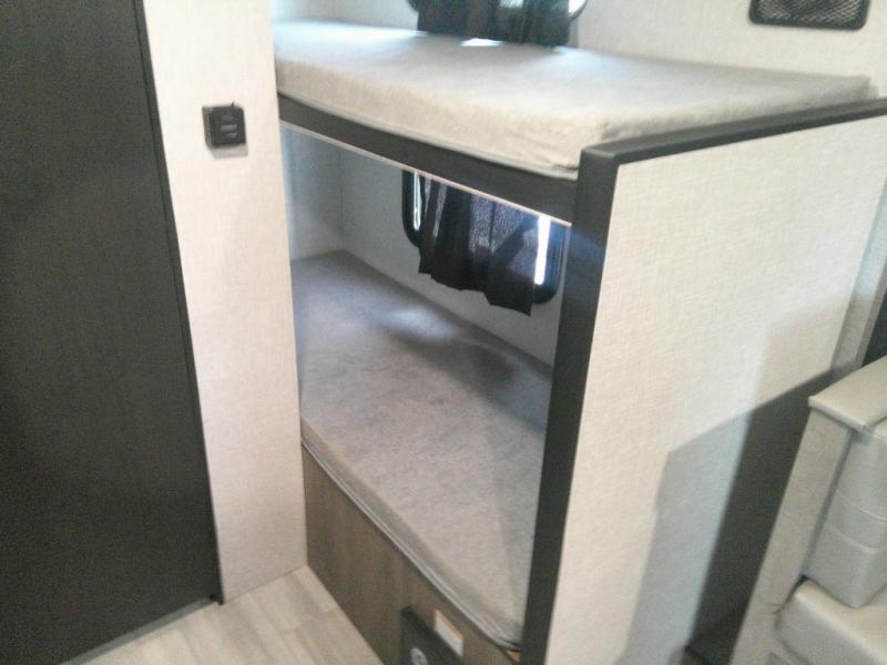 2025 Starcraft Autumn Ridge 180BHS, $ 15,990