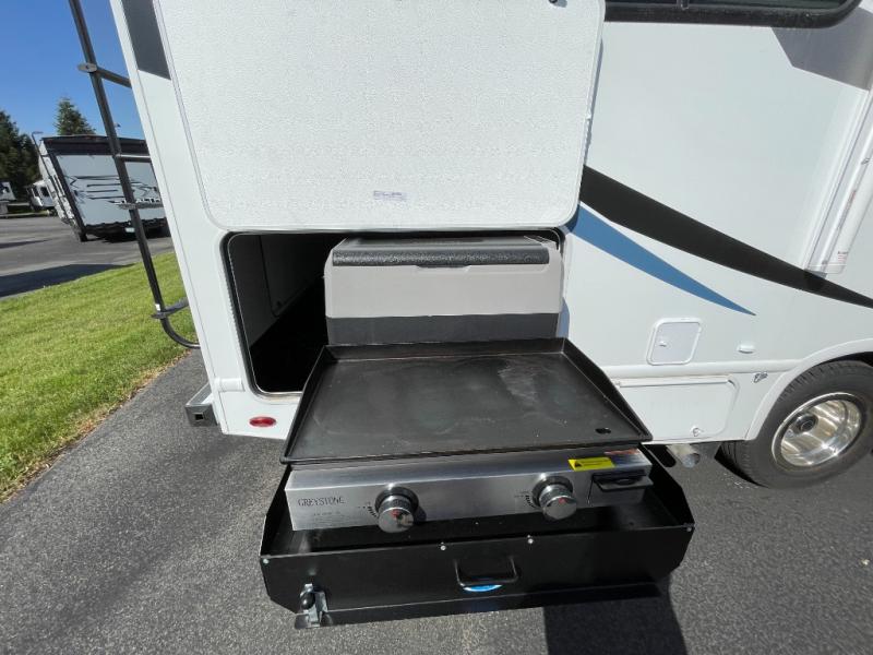 2024 Thor Motor Coach Chateau 28Z, $ 119,990