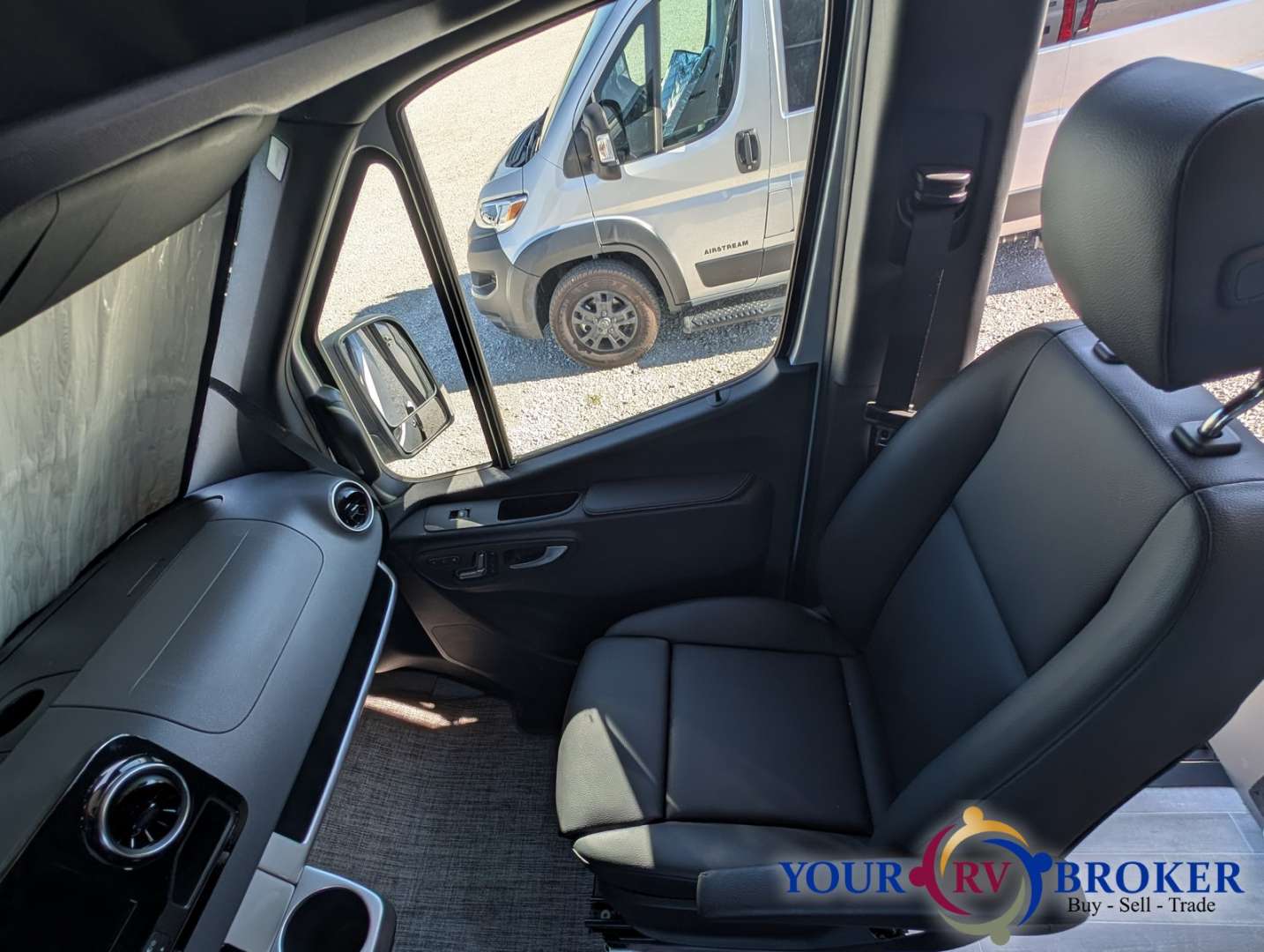 2023 Thor Motor Coach Sanctuary 19P, $ 114,900