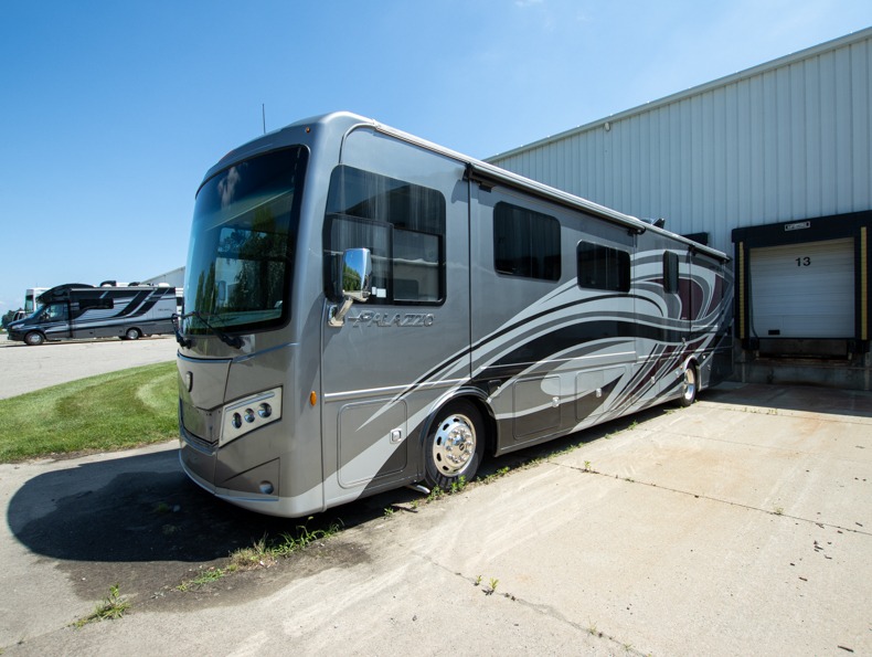 2022 Thor Motor Coach Palazzo 37.4, $ 0