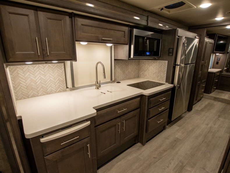 2022 Thor Motor Coach Palazzo 37.4, $ 0