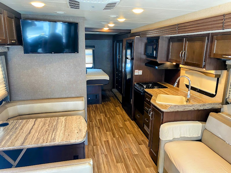 2017 Thor Motor Coach A.C.E. 29.3, $ 52,950