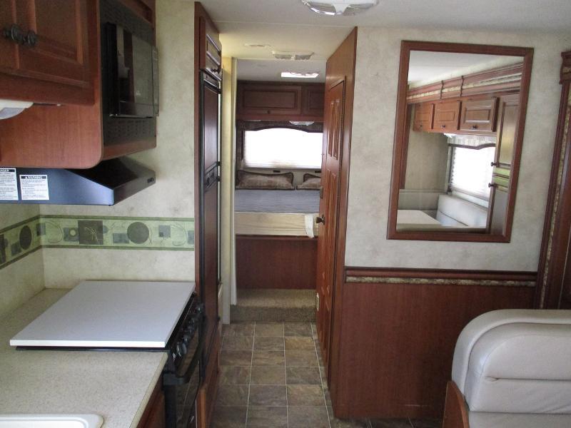 2011 Thor Motor Coach Freedom Elite 28U, $ 28,999