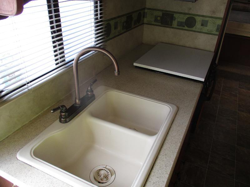 2011 Thor Motor Coach Freedom Elite 28U, $ 28,999