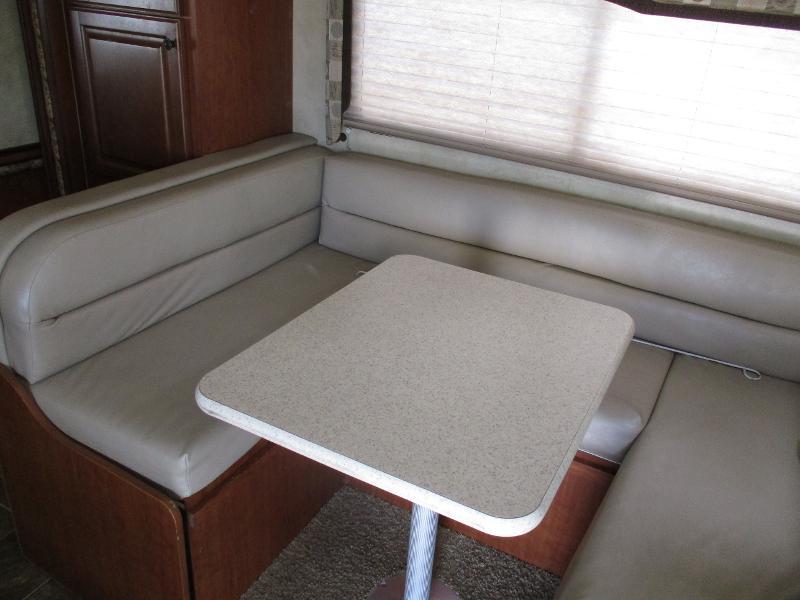 2011 Thor Motor Coach Freedom Elite 28U, $ 28,999