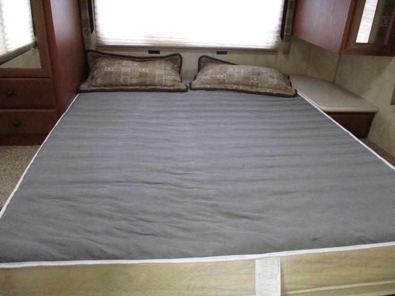 2011 Thor Motor Coach Freedom Elite 28U, $ 28,999