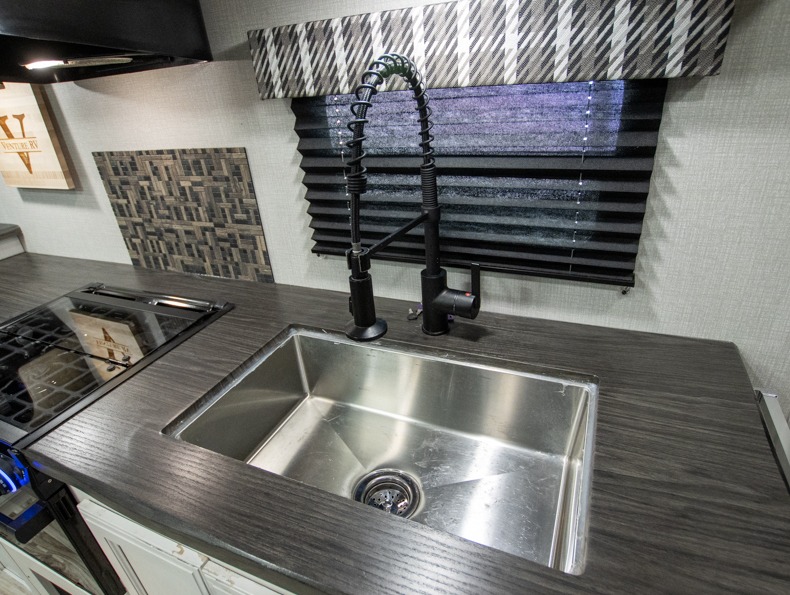 2021 Venture Stratus SR231VRB, $ 0